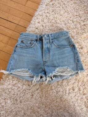Levi’s 501 Women’s Shorts Denim Distressed Light Wash Size 26